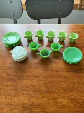 Vintage Akro Agate - 24 Children's Dishes Green & White